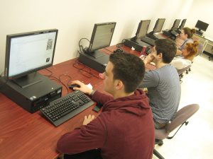 1200px-Work_in_the_computer_lab
